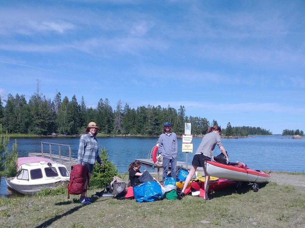 Midsommar paddling från Axmar kajak med övernattning, tältade på kusökalv